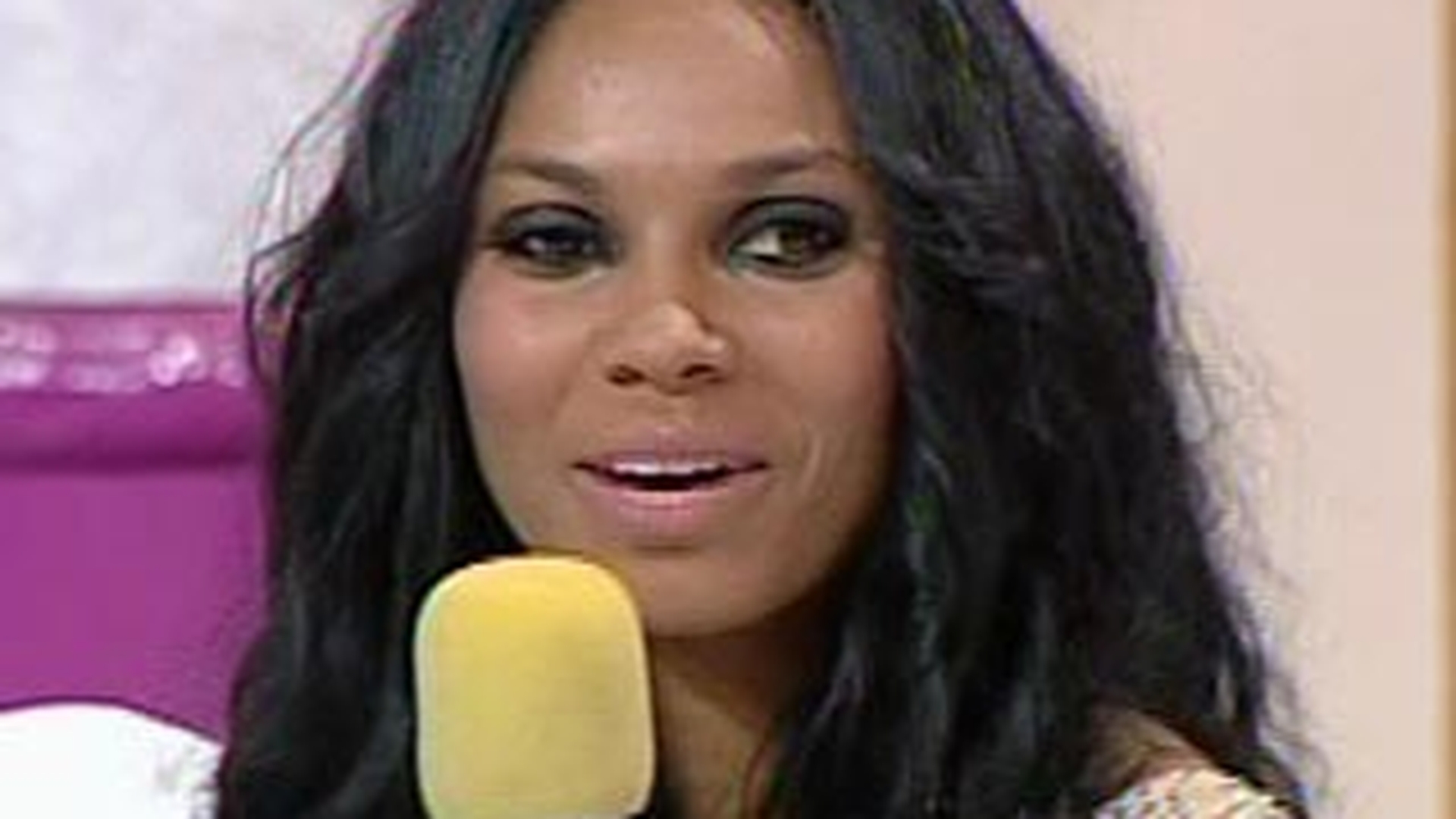 VIDEO Laurette: "Nu mai vreau sa slabesc, mi-e frica sa nu ajung anorexica"