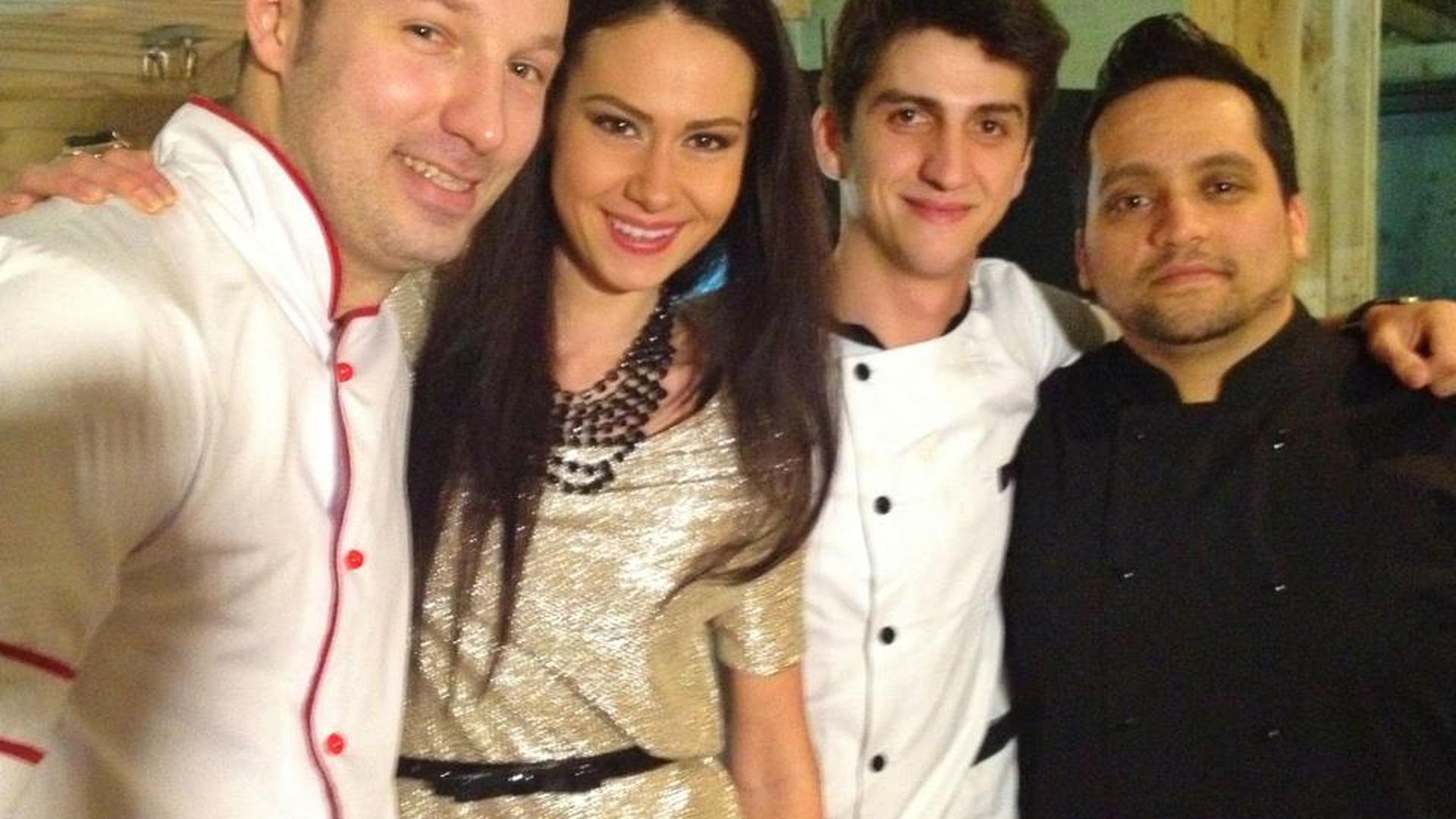 Casnica de la Masterchef, prietenă cu foştii colegi. A degustat preparatele gătite de Petru Buiuca, Alexandru Cirtu si Mehrzad