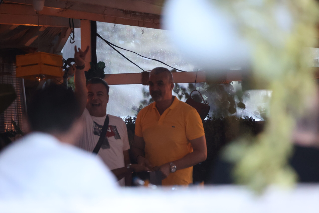 Adrian Enache și Aurelian Temișan, în mare vervă, la petrecerea dată de ultimul, cu ocazia zilei de naștere (Foto: CANCAN.RO)