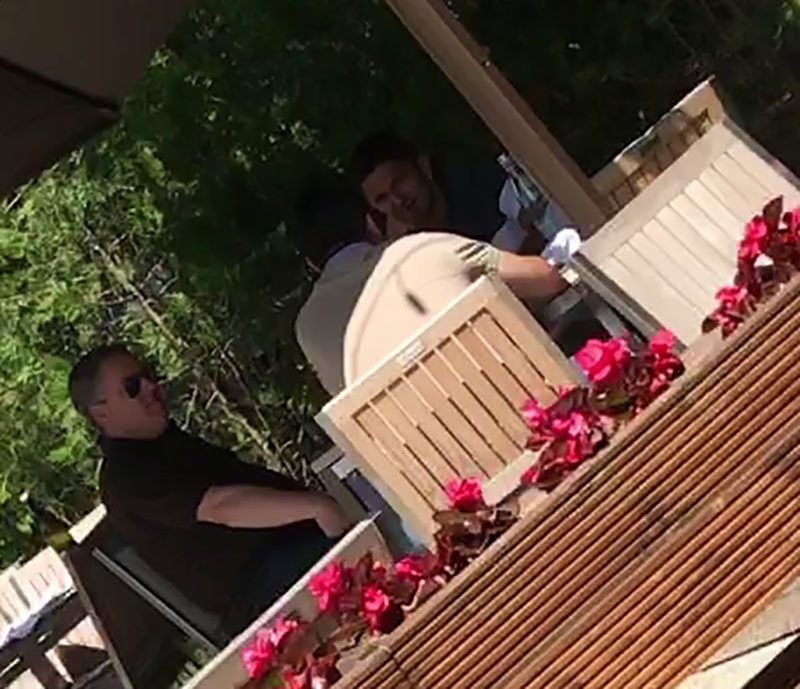 Lucescu Jr. şi Narcis stau şi discută la masă