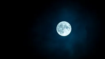 FOTO | Un pasionat de OZN-uri susține că a observat un oraș pe Lună!