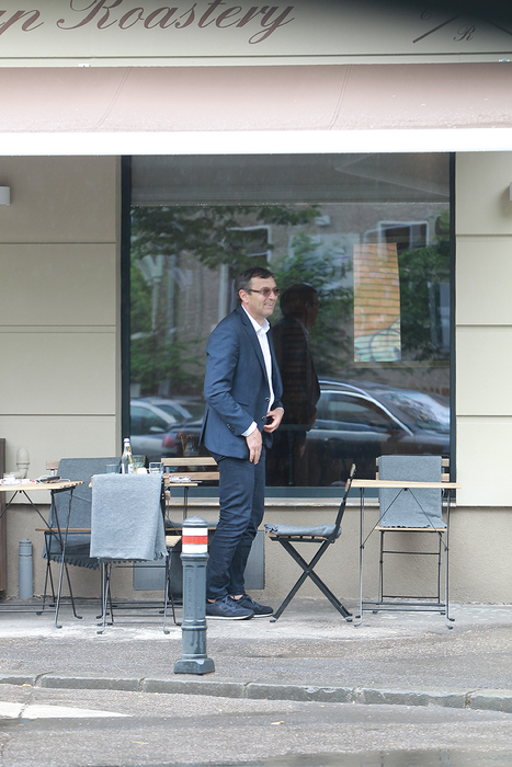 Eugen Neagoe a ajuns primul la cafenea