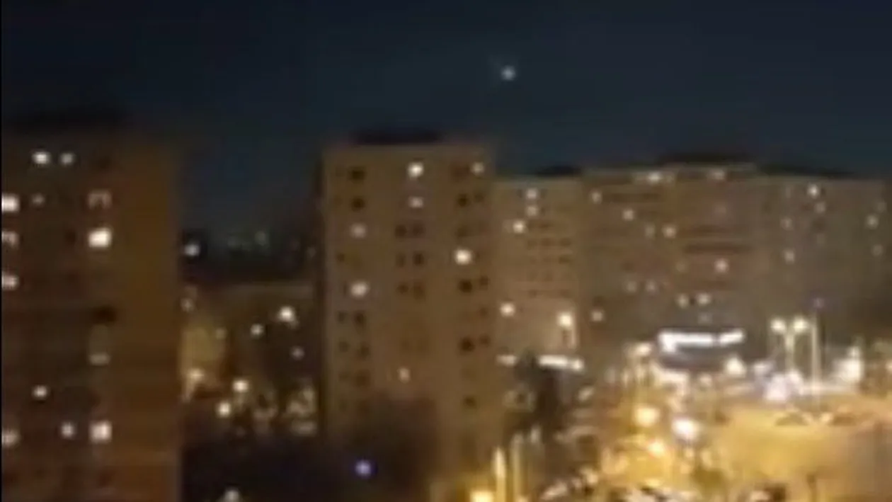 S-a rezolvat misterul obiectului apărut pe cerul Capitalei în prima zi a noului an! Nu e nici OZN, nici meteorit, dar vine din China!