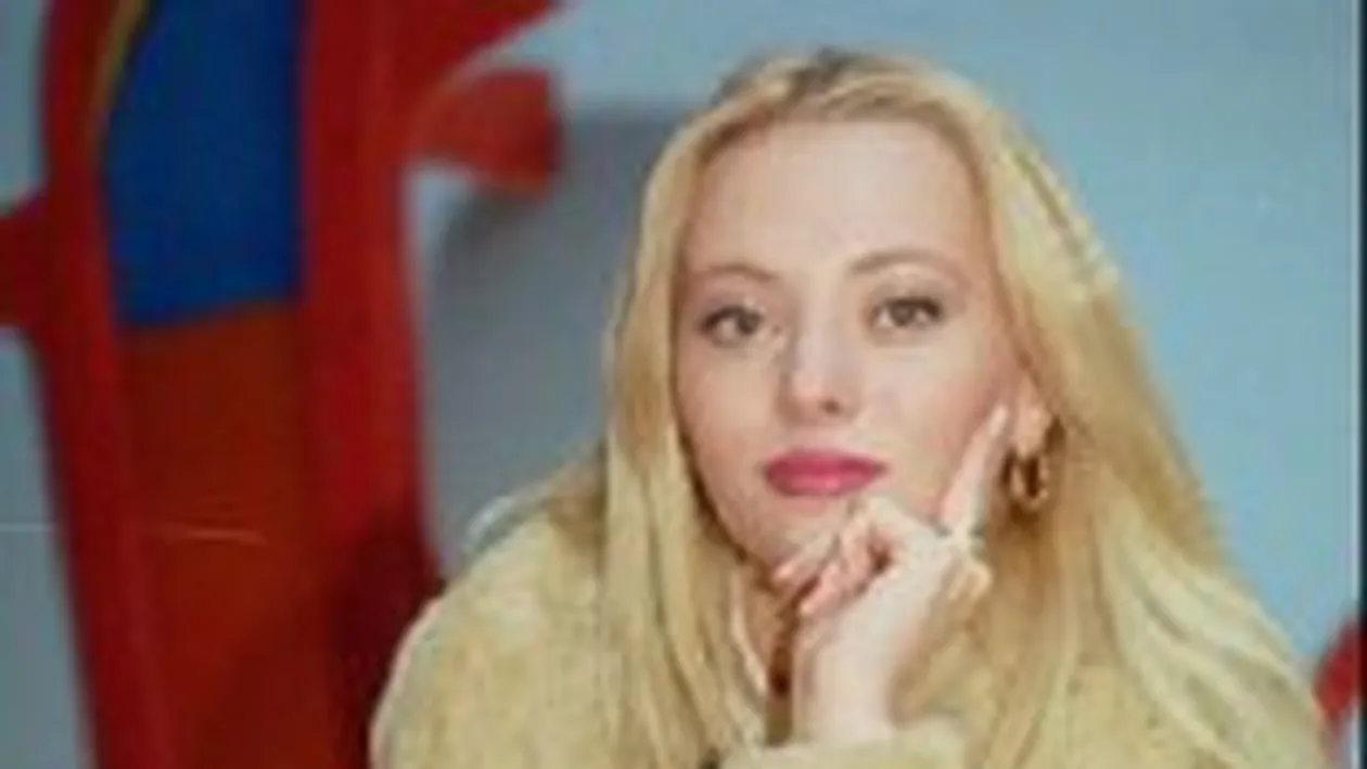 Giulia Anghelescu, Delia sau Monica de la Candy? Recunosti vedeta din imagini?