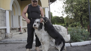 23 Vezi unde si cu cine petrece Craciunul "inamicul public nr. 1" din Romania anilor ’90!
