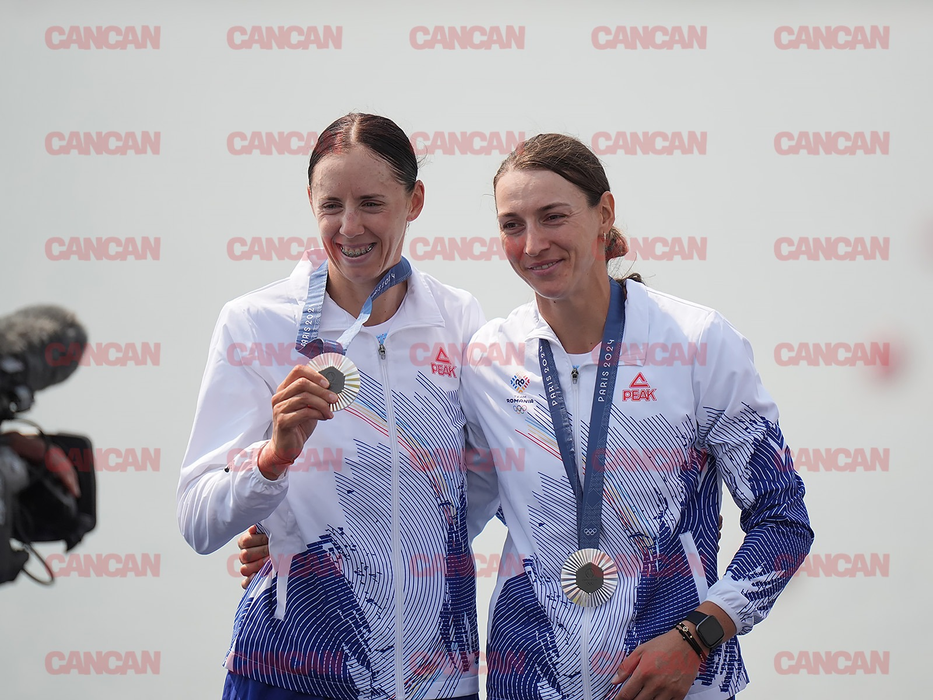 Ionela Cozmiuc și Gianina van Groningen au câștigat medalia argint în finala de dublu vâsle categorie ușoară/ sursă foto: CANCAN.RO