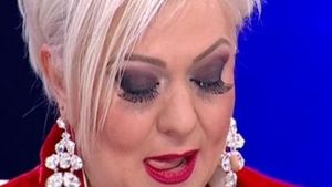 Dureri insuportabile pentru Monica Anghel. Vedeta a fost operată de urgenţă. "Sunt fără..."
