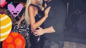 Deși merge în cârje, Victor Slav o răsfață pe Bianca Drăgușanu de ziua ei! Ce cadou primește prezentatoarea TV