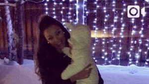 Bianca Drăguşanu şi-a scos fetiţa la joacă în zăpadă! Ce bine i se potriveşte ipostaza de mămică: ”Ne bucurăm!”