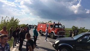 Grav accident la Ploiești! Un microbuz și un autoturism s-au lovit frontal