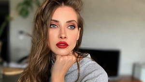 După divorț, Iulia Albu a păstrat numele fostului soț. Ce scria înainte în buletinul vedetei
