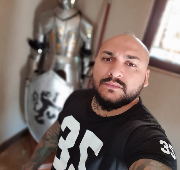 Dani Mocanu consideră că a venit timpul pentru un implant de păr