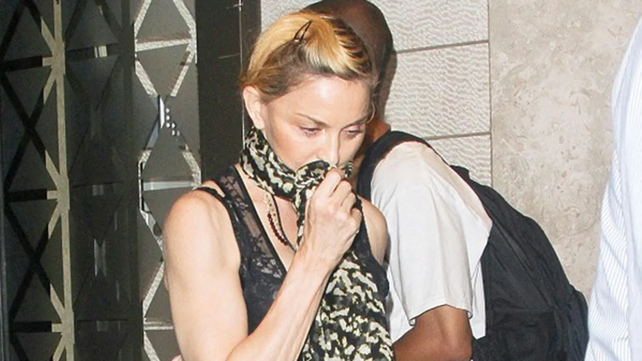Madonna s-a umplut de muschi! Nu a intinerit la chip, dar are un trup de culturistă. Cum a fost surprinsă diva de 54 de ani