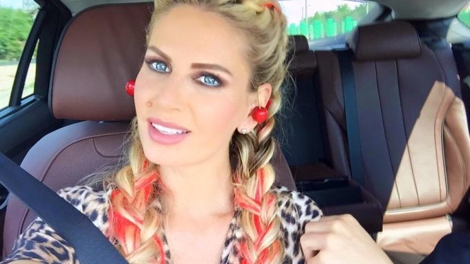 ANDREEA BĂNICĂ s-a pozat în lenjerie intimă, iar fanii au mustrat-o: "Maturizează-te!"
