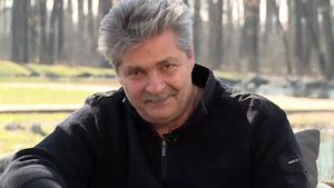 Nimeni n-a ştiut cum arată „palatul” milionarului, însă acum are acces toată lumea. Cât te costă să dormi în patul lui Sorin Ovidiu Vîntu din strada Paris!
