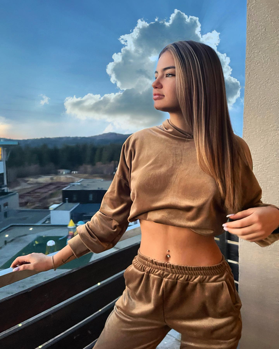 Ioana Boureanu a împlinit 21 de ani. Cum şi-a sărbătorit tânăra ziua de naştere