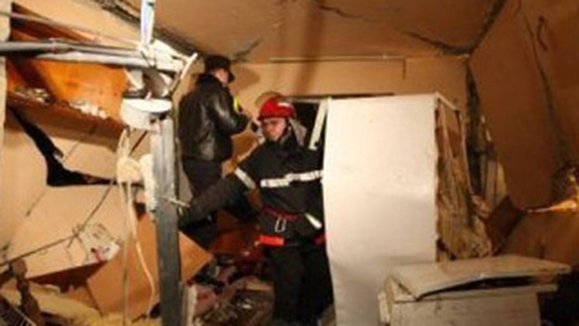 Explozie intr-un bloc din cartierul Aparatorii Patriei din Capitala, sapte persoane au fost ranite!