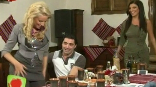 VIDEO Sanzi si Tonciu se pregatesc de preselectiile "Vocea Romaniei"? Asculta aici cum canta "Mosule, ce tanar esti!" si "Ochii tai"