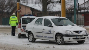 Puțini șoferi știu! Pot primi amendă chiar dacă au anvelopele de iarnă montate. Ce este menționat în Codul Rutier