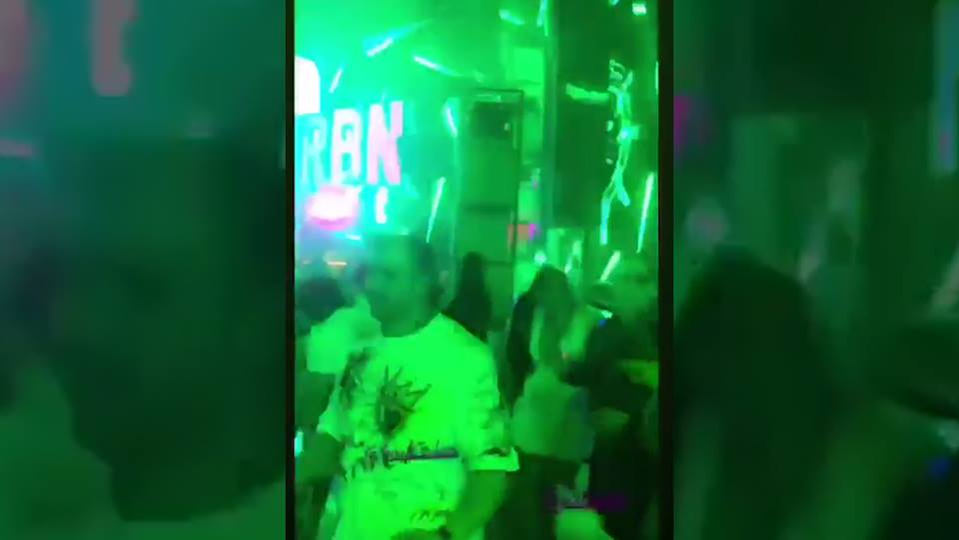 Bianca și Alex s-au “înecat” în șampanie la Dubai