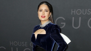 Salma Hayek șochează din nou! Cum a apărut la premiera filmului House of Gucci