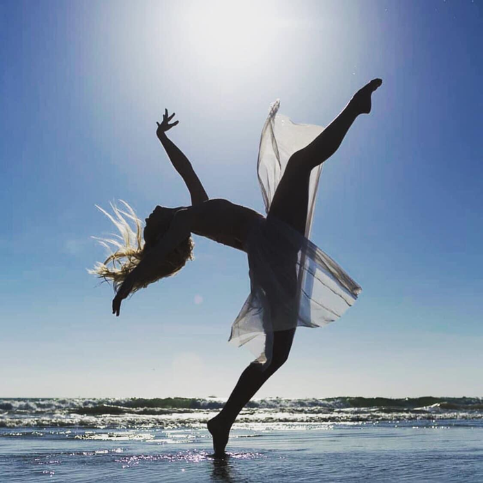 Sylvia predă cursuri de yoga în Ibiza