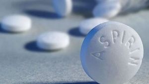 Aspirina, înainte sau după vaccinare, interzisă! Avertismentul unui repurtat medic cardiolog român: “Nu ajută cu nimic, face rău”