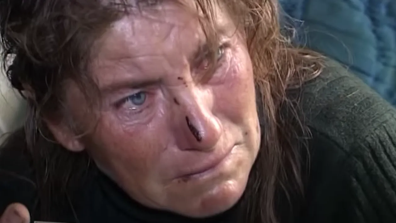 Doi tineri au fost prieteni la catarama pana intr-o noapte cand unul dintre ei a intrat in casa peste mama celuilalt! Ce i-a facut femeii e strigator la cer! VIDEO