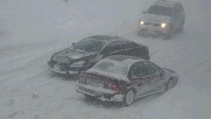 România blocată din cauza zăpezii - drumurile sunt paralizate, iar şcolile s-au închis!