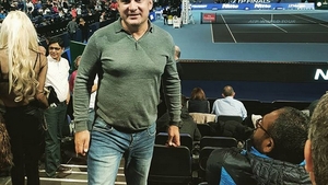 Adi de la Vâlcea şi-a isterizat fanii cu pătreţelele de pe abdomen! Cântăreţul a făcut publice imaginile