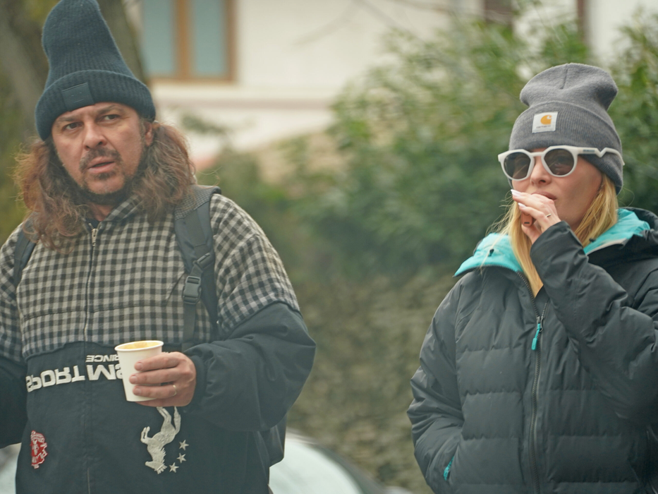 Răzvan cu cafeaua, Delia cu vape-ul