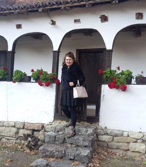 Tatiana Mărcoianu a mers la mănăstire și a dat nas in nas cu preotul