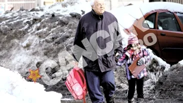 Alexandru Arsinel spune ca orice actor cauta sa fie aratat cu degetul pe strada, iar cine spune ca il deranjeaza minte: Fac parte dintr-un grup restrans, care n-are voie sa se planga