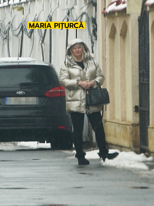 Maria ajunge în casa în care locuiește cu Victor Pițurcă / (Sursa: CANCAN.RO)