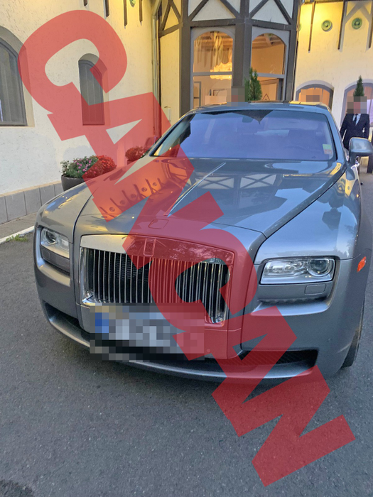Laurențiu Reghecampf și Corina Caciuc o ard cum numai la David și Victoria Beckam mai vezi! Au cu Rolls-ul de 250.000 €!