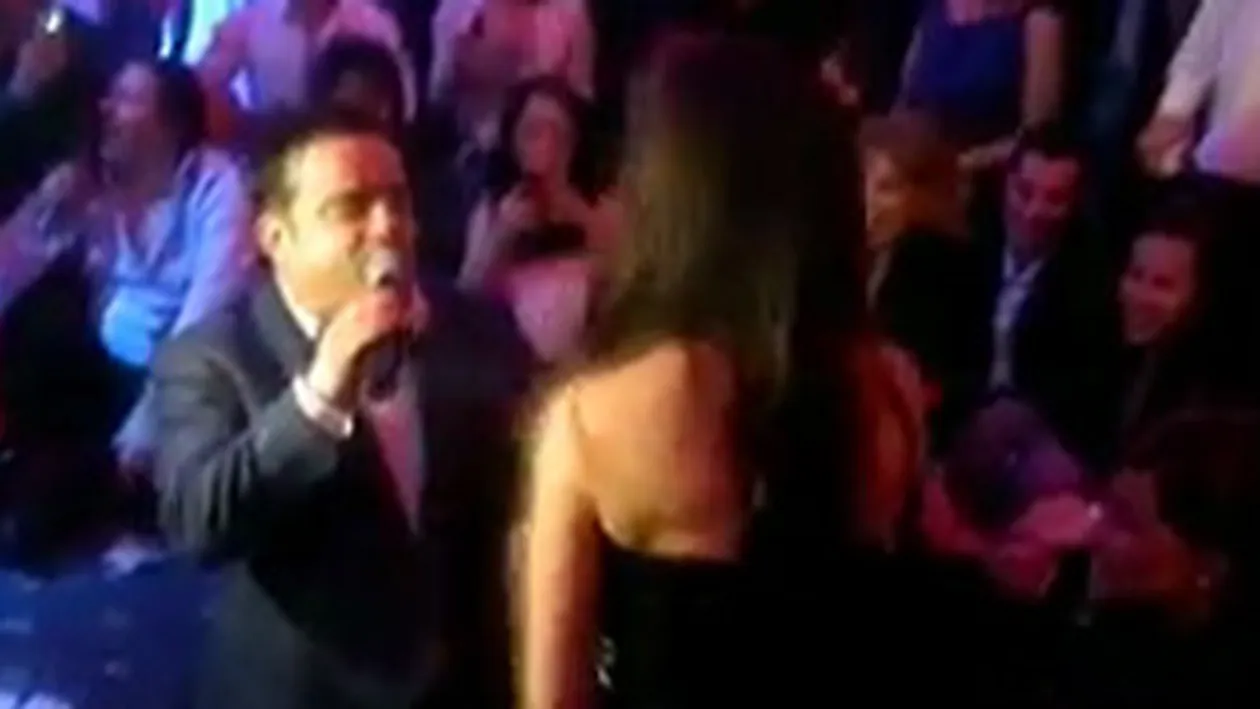 VIDEO Andra a cantat alaturi de Adrian Minune E noapte si e tarziu pentru sotul ei, Maruta. Uite un duet de exceptie de la nunta lui Pepe