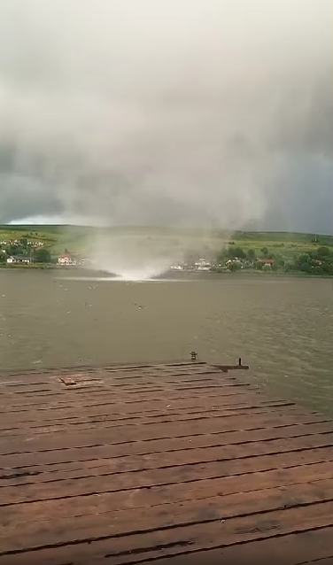 Tornada de pe lacul Martinești/ Sursa foto: Facebook