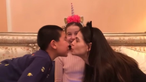 Ce bine se înţelege Monica Gabor cu fiul ei vitreg! Irinuca le-a dat testul suprem