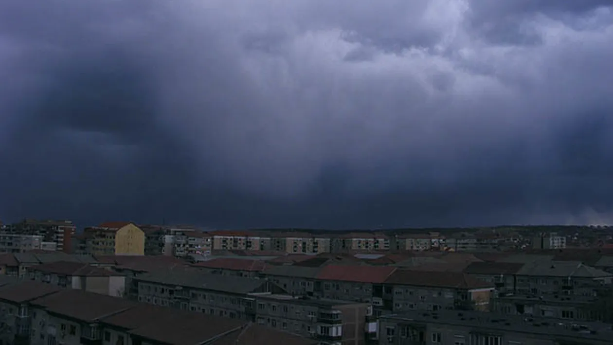 Avertizare meteo de ultimă oră! Cod galben de furtuni