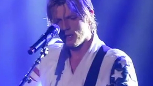 Nick Carter, indurerat si cu ochii in lacrimi! A clacat pe scena la doua zile dupa ce si-a pierdut sora!