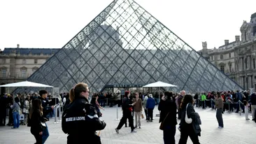 Au fost arestați 2 suspecți în cazul jafului de la Muzeul Luvru. Unul dintre ei încerca să fugă în Algeria