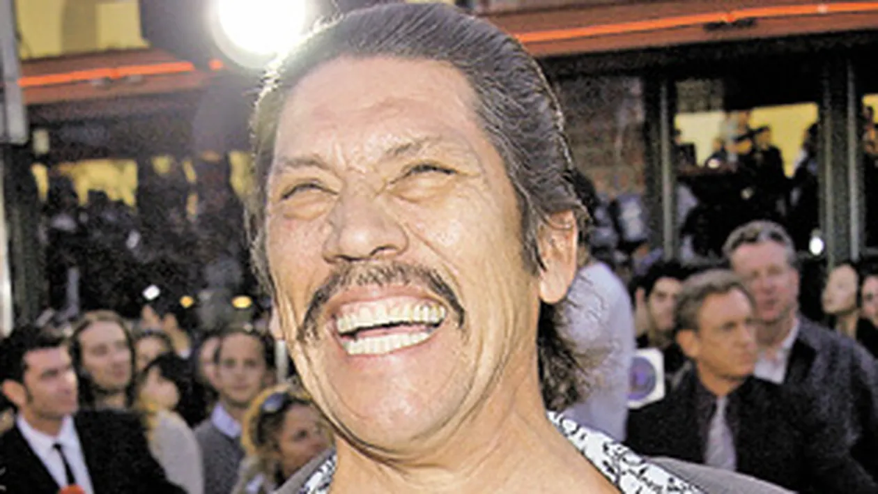 Atitudine surprinzatoare a actorului american Danny Trejo. A refuzat room-service-ul pentru “impinge tava”