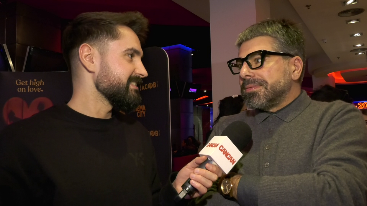 Maurice Munteanu: "Toată lumea spune că de fapt detestă chestiile cheesy, dar să știi că și chestiile alea cheesy dacă sunt făcute cu cap, în doze mici, pot fi sănătoase!" (Foto: captură video)