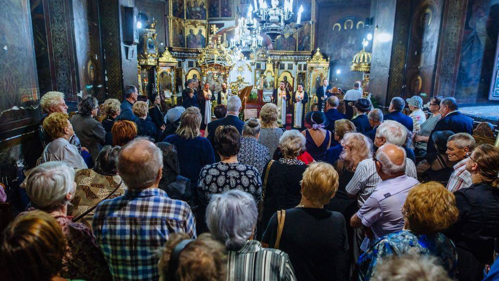 FOTO Familia Regală a României a venit la Bârlad, la înmormântarea mamei Principelui Radu