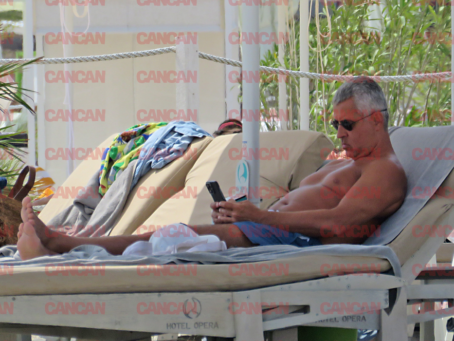 Remus Truică se relaxează la plajă, nu mai petrece ca în vremurile de altădată