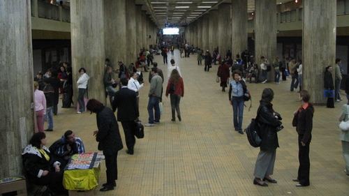O femeie a murit dupa ce s-a aruncat in fata metroului, la statia Piata Unirii 1 din Capitala