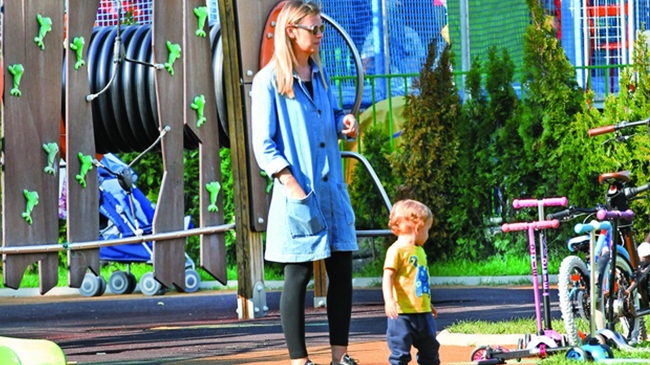 DUCU şi IOANA au ajuns în slujba lui fiului lor! Cei doi l-au scos pe FILIP în parc şi au petrecut momente de neuitat!
