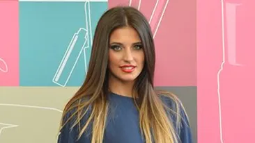 Antonia si-a schimbat look-ul? Cântăreaţa a renuntat la suvitele blonde si are părul mult mai lung. Uite cum arată acum