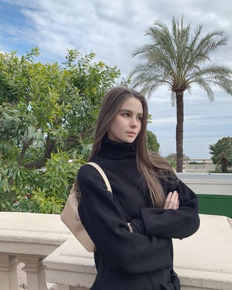 Anamaria Prodan, în lacrimi la Săptămâna Modei din Paris! Fata sa cea mare a defilat pentru Cătălin Botezatu. Cum a apărut sexy impresara pe catwalk alături de Rebecca Dumitrescu