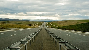 Viteza ameţitoare cu care rula acest tânăr pe Autostrada Transilvania! Poliţistii au avut un şoc